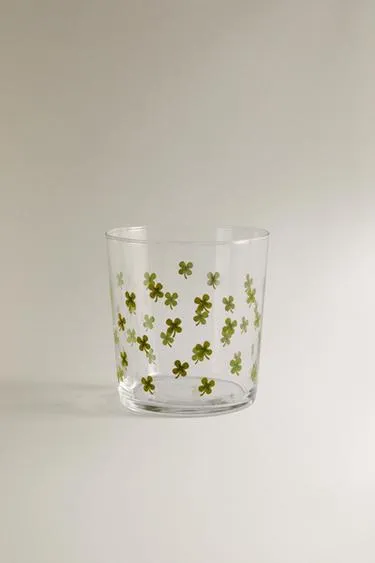 Стеклянная чашка с переводом клевера