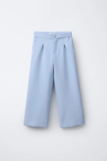 Костюмные брюки с декоративной пуговицей