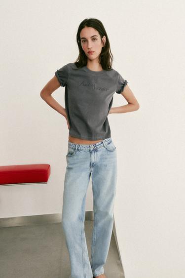 Zara Футболка с текстовым принтом и эффектом потертости купить с доставкой.