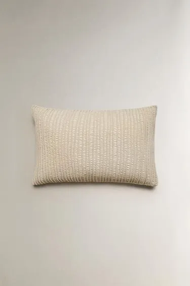 Чехол для декоративной подушки с фигурными складками- Заказать в России