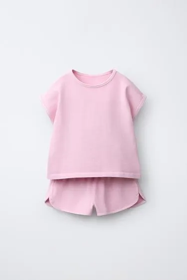 Комплект из футболки и шортов-бермудов