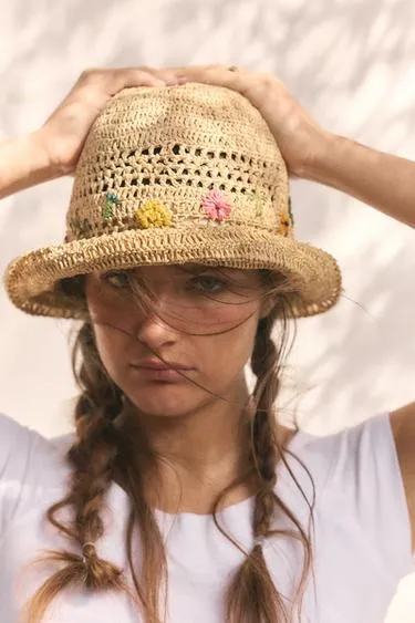 Панама с вышивкой цветов- Заказать в России