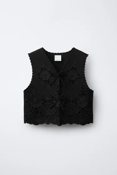 Жилет с вышивкой