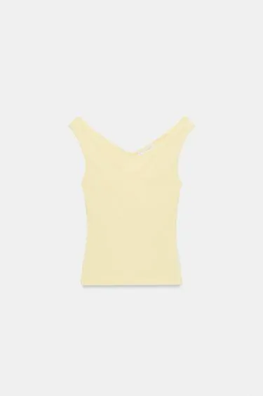 Футболка с открытыми плечами