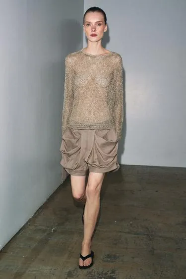 Ажурный свитер с металлизированной нитью