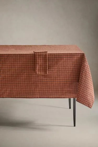 Скатерть в клетку с контрастной строчкой