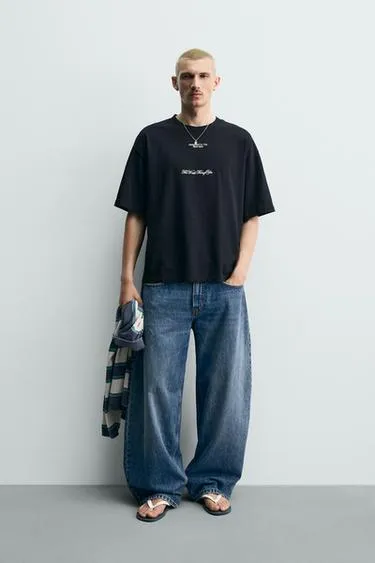 Толстовка с коротким рукавом и надписями