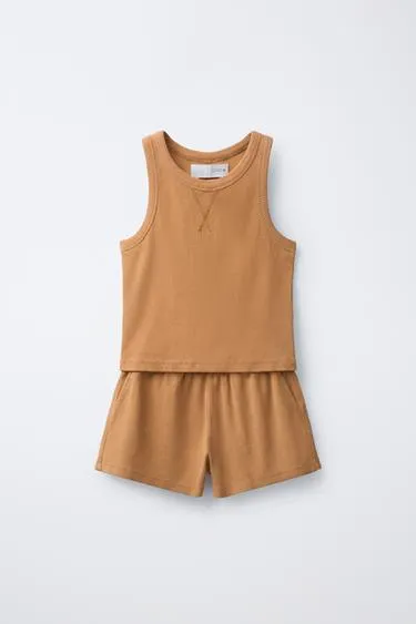 Комплект из футболки-борцовки и шортов в рубчик с эффектом потертости