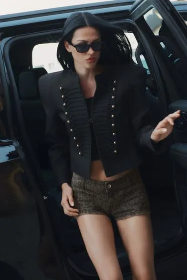 Джинсовые мини-шорты Trf с анималистическим принтом- Заказать в России