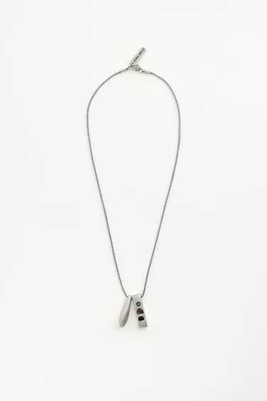 Ожерелье из нержавеющей стали с металлическими звеньями и контрастными подвесками