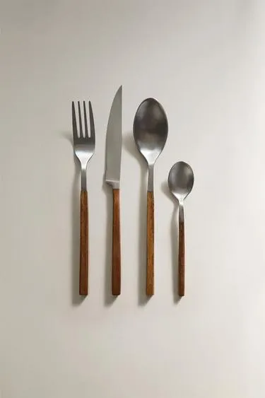 Набор столовых приборов из 4 предметов с деревянной ручкой