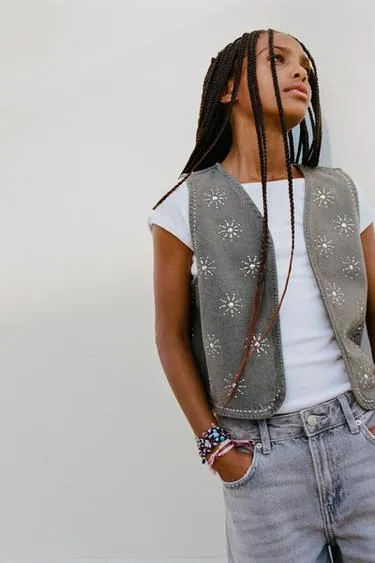 Джинсовый жилет со стразами- Заказать в России