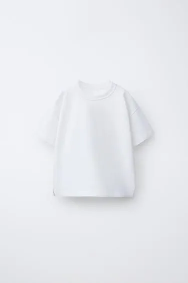 Однотонная футболка