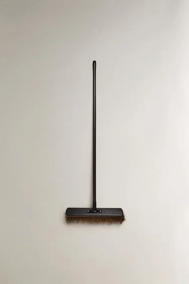 Садовая метла с деревянной ручкой- Заказать в России