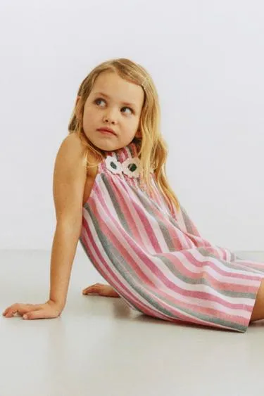 Короткий комбинезон в полоску с цветочными деталями кроше- Заказать в России