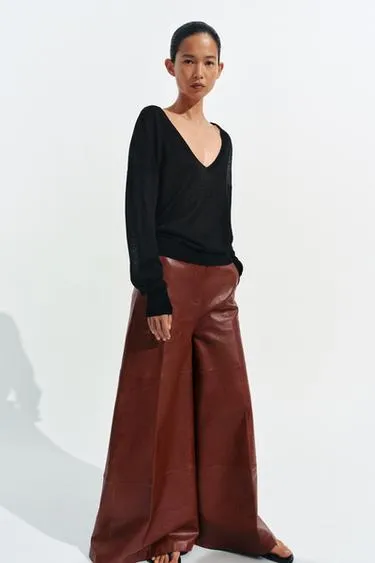 Джемпер тонкой вязки с V-образным вырезом