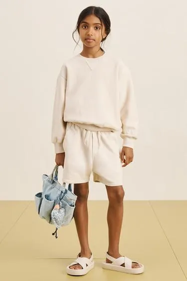 Сандалии с перекрестными ремешками из кожи овцы- Заказать в России