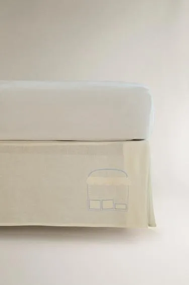 Детское белье с вышивкой из льна и хлопка