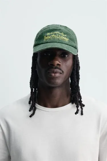 Кепка с эффектом потертости и контрастной вышивкой- Заказать в России