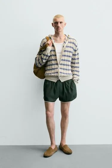 Кардиган с косами и капюшоном