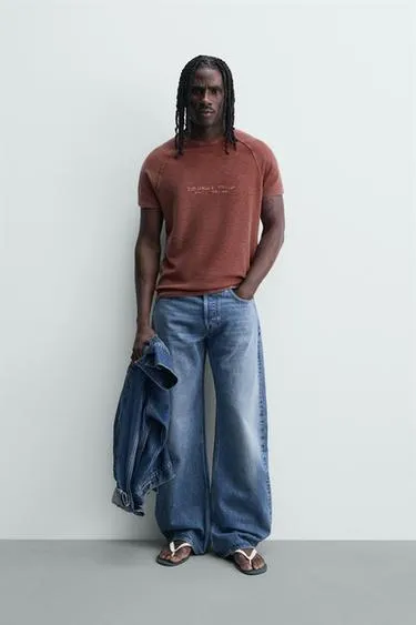 Футболка с потертым принтом