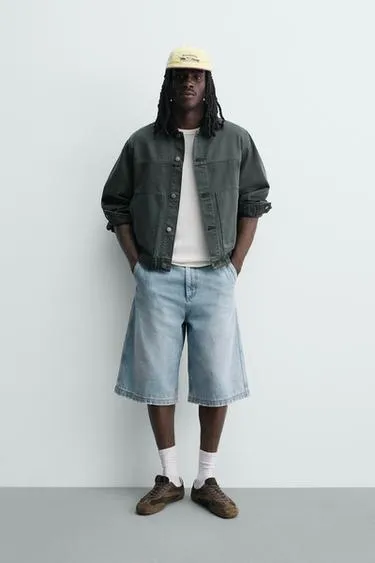 Куртка с эффектом потертости и комбинированным воротником- Заказать в России