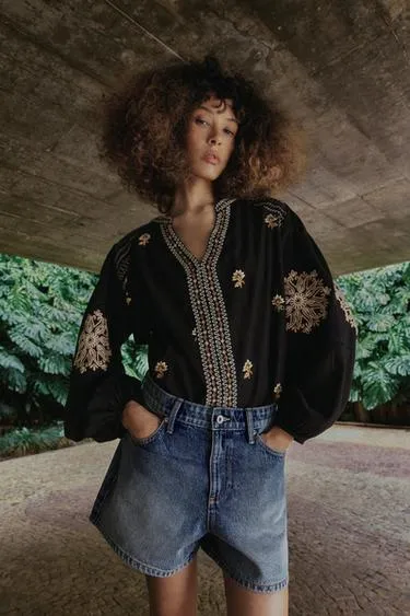 Рубашка с цветочной вышивкой- Заказать в России