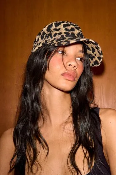 Кепка из саржи с анималистическим принтом- Заказать в России