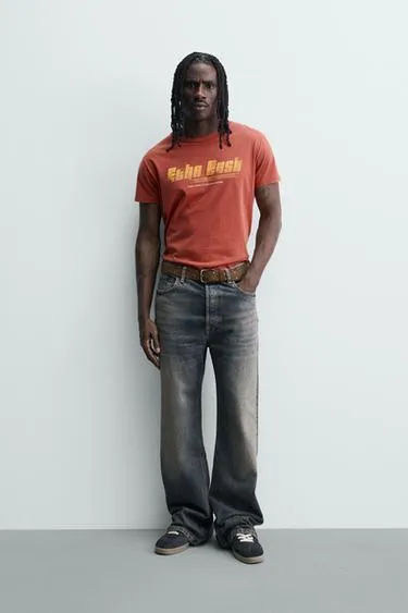 Футболка с надписью и эффектом потертости