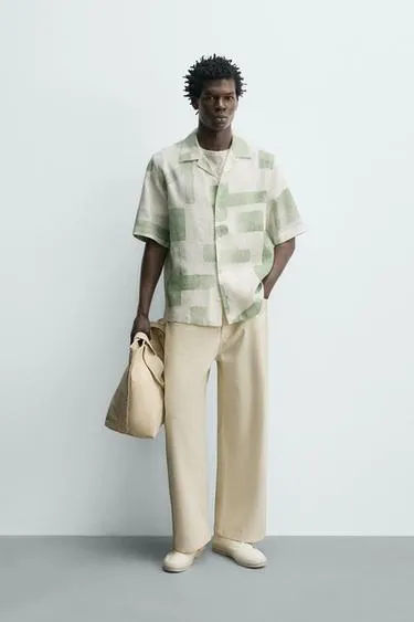 Рубашка струящегося покроя с абстрактным принтом