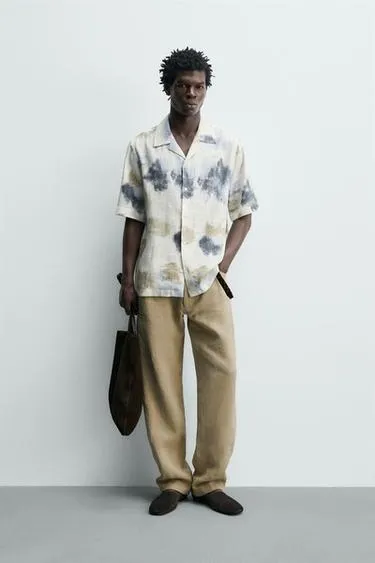 Рубашка струящегося покроя с абстрактным принтом