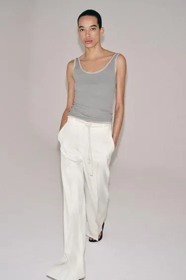 Футболка в рубчик с широкими бретелями