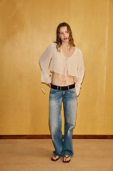 Топ с вышивкой и завязками