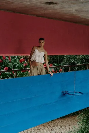 Топ-баллон с ажурной вышивкой