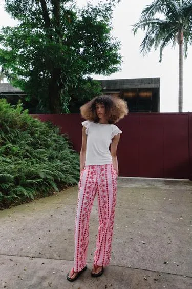 Футболка с коротким рукавом и вышивкой- Заказать в России