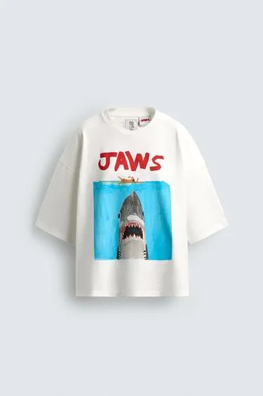 Футболка с иллюстрацией Jaws ©Ucs Llc And Amblinx Dylan´S T-Shirt Club X Zara- Заказать в России