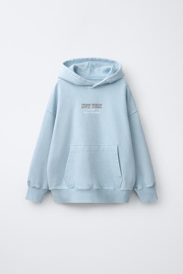 Худи с капюшоном и надписью из ткани с эффектом потертости