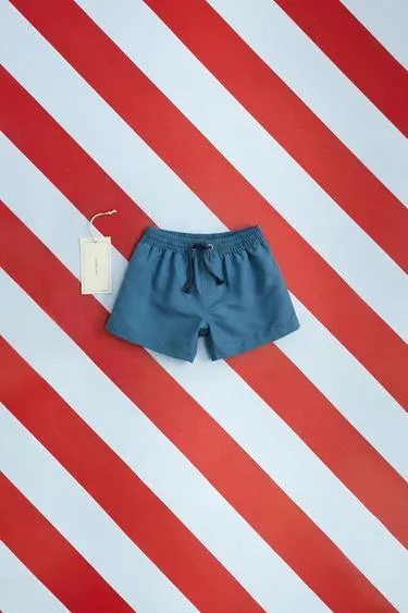 Zara Timeless — однотонные плавки-бермуды