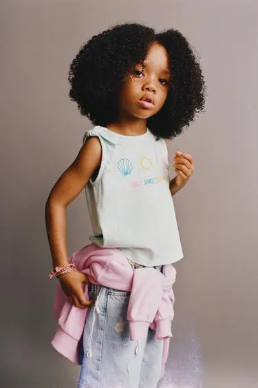 Футболка с узлом и тропической вышивкой- Заказать в России