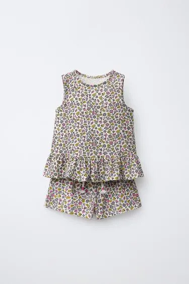 Комплект из футболки и шортов с цветочным принтом