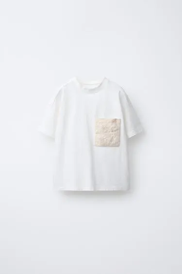 Футболка с вязаным карманом крючком