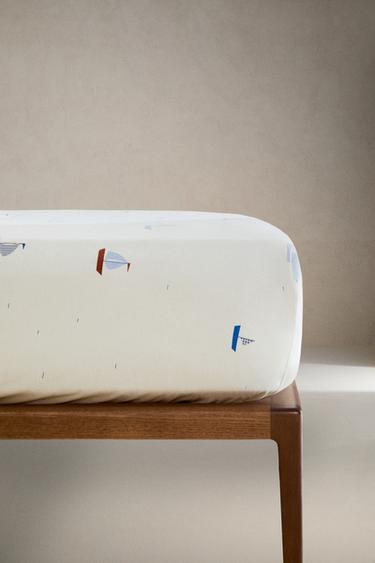 Zara Детский простынь на резинке с корабликами из хлопка