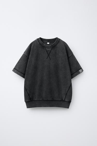 Футболка из футера с нашивкой