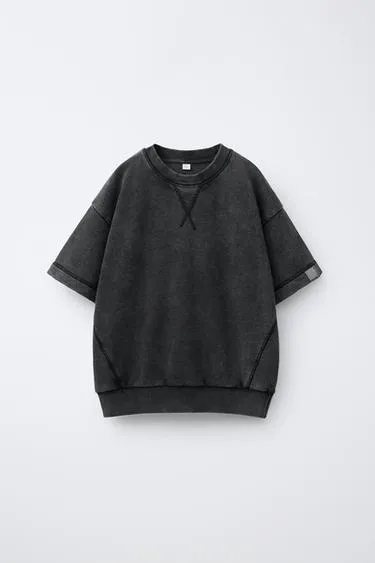 Футболка из футера с нашивкой