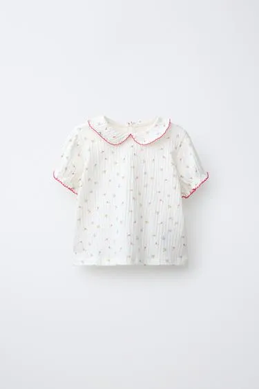 Футболка с цветочным принтом