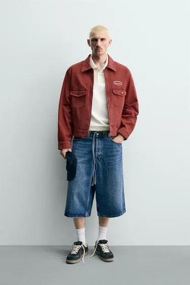 Укороченная куртка с нашивкой- Заказать в России