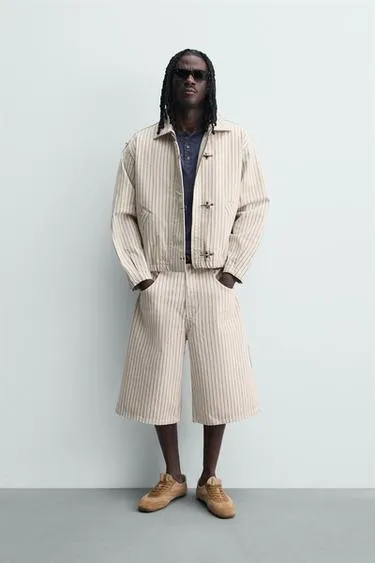 Укороченная куртка в полоску с навесными петлями