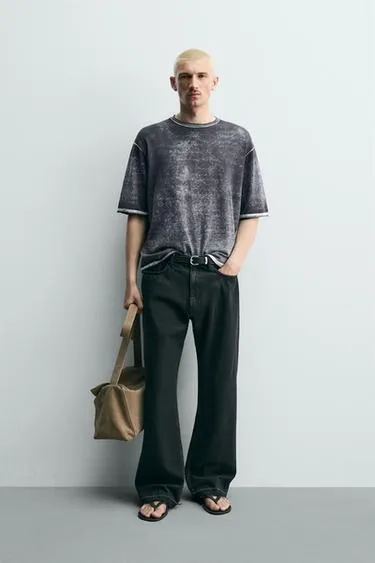 Футболка с эффектом потертости