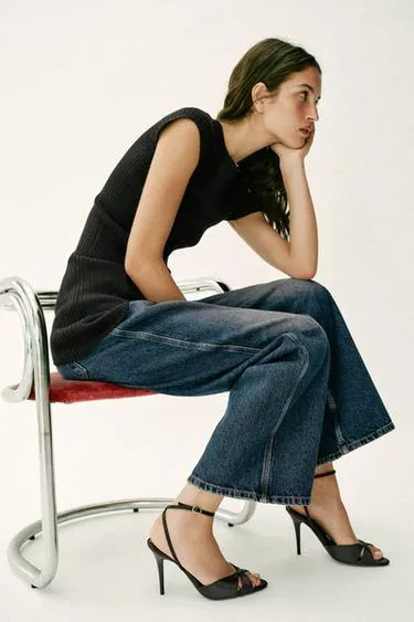 Атласные босоножки на каблуке- Заказать в России