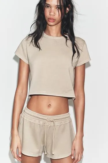 Укороченная футболка с эффектом потертости- Заказать в России